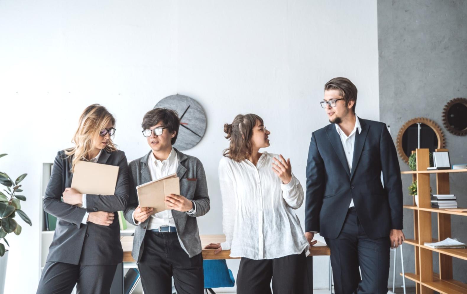 Sessione pratica di manicure nella nostra aula